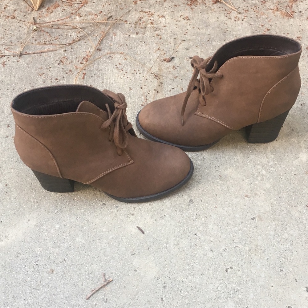 Brown lace up heeled Booties
